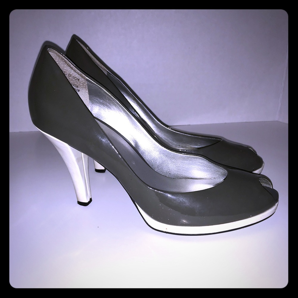Kenneth Cole Reaction Slate/Cream Peep Toe Pump